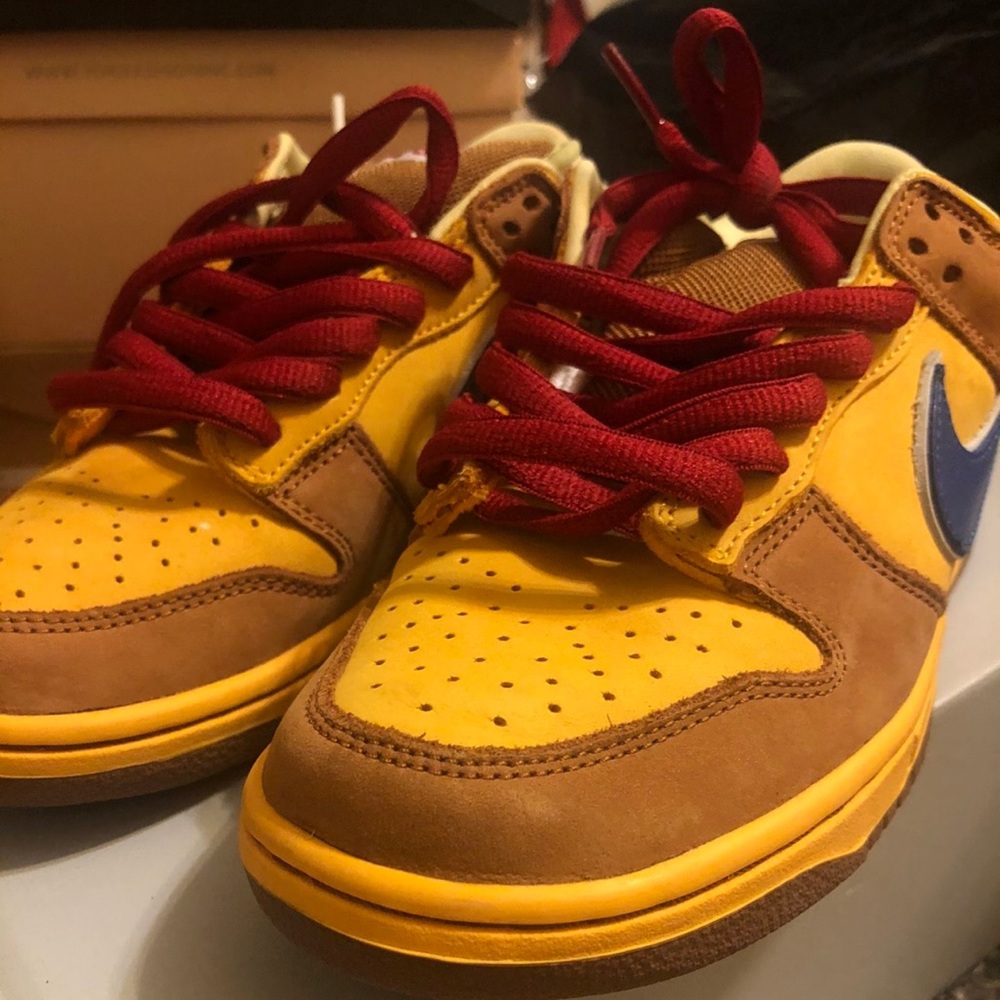 SB “New castle brown ale” dunks. Size 7